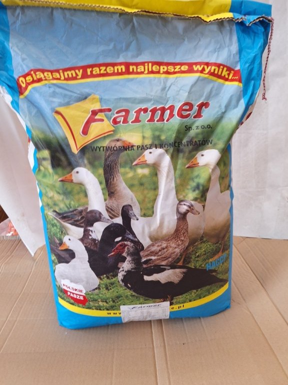 karma-dla-kaczek-i-gesi-farmer